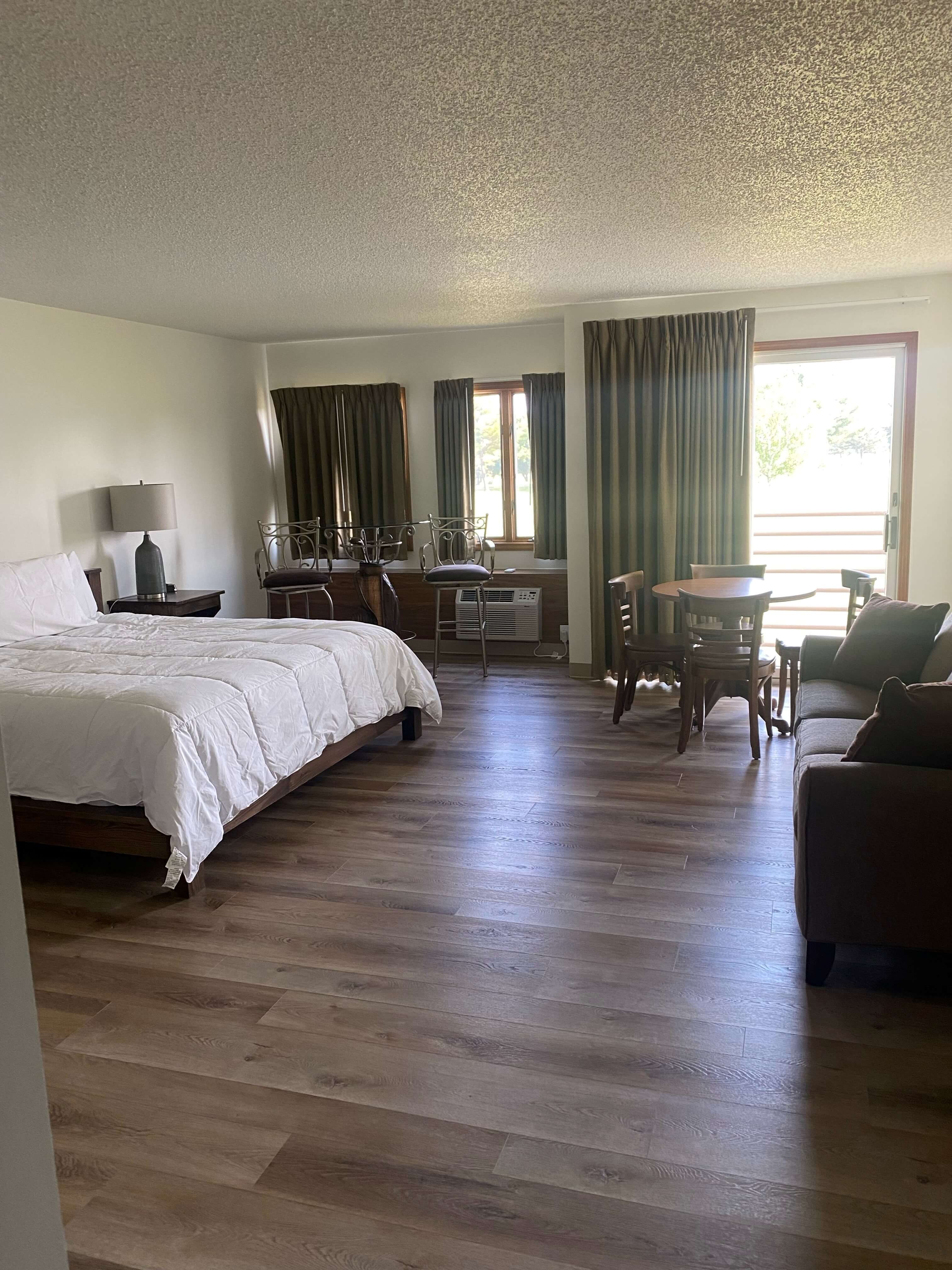 Deluxe King Room Available at Lakeview Hills Country Club